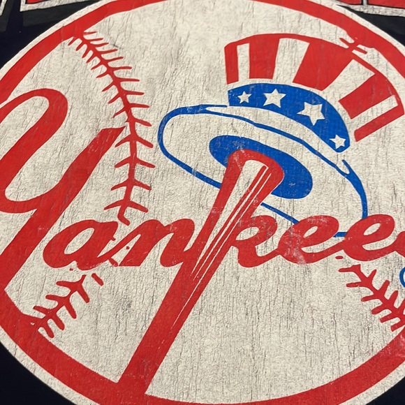 SOLD New York Yankees shirt - Picture 7 of 9